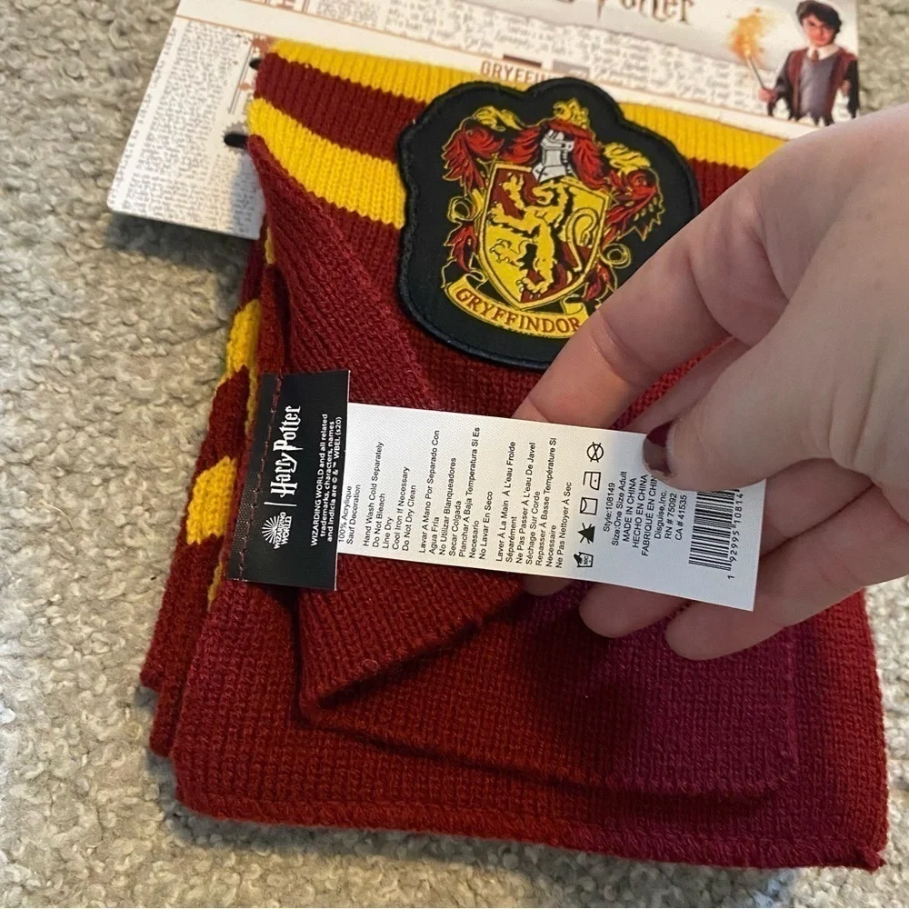 Harry Potter Gryffindor Scarf NEW Red Gold Yellow Universal Studios